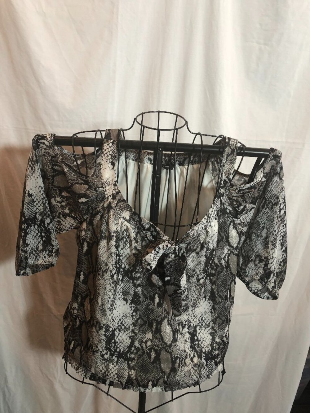 My Michelle LARGE Black & Gray 3/4 Sleeve Open Shoulder Top 21" Pit to Pit